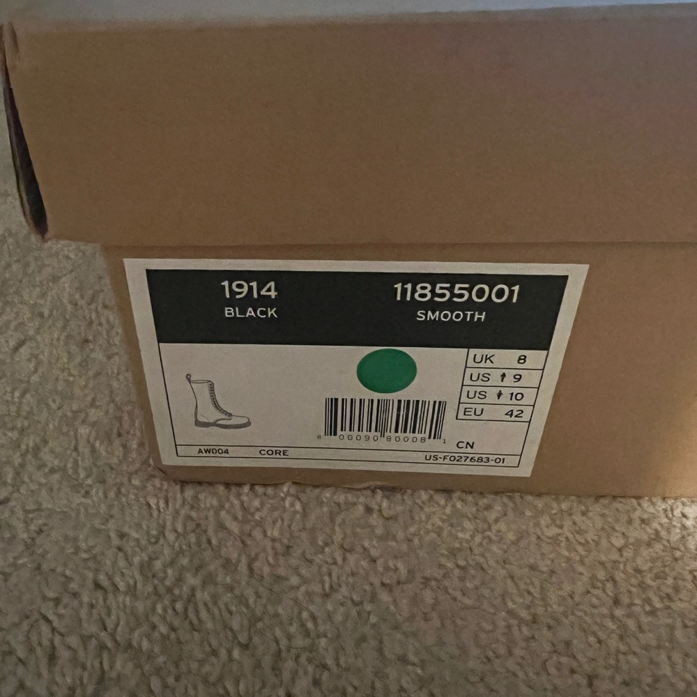 1914, 14 eyed dr martens boots with box